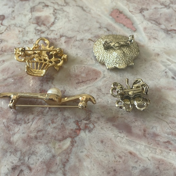 EUC~Vintage Set Of 4 Gold Plated & Pearl Various Brooch Pins - Picture 6 of 6